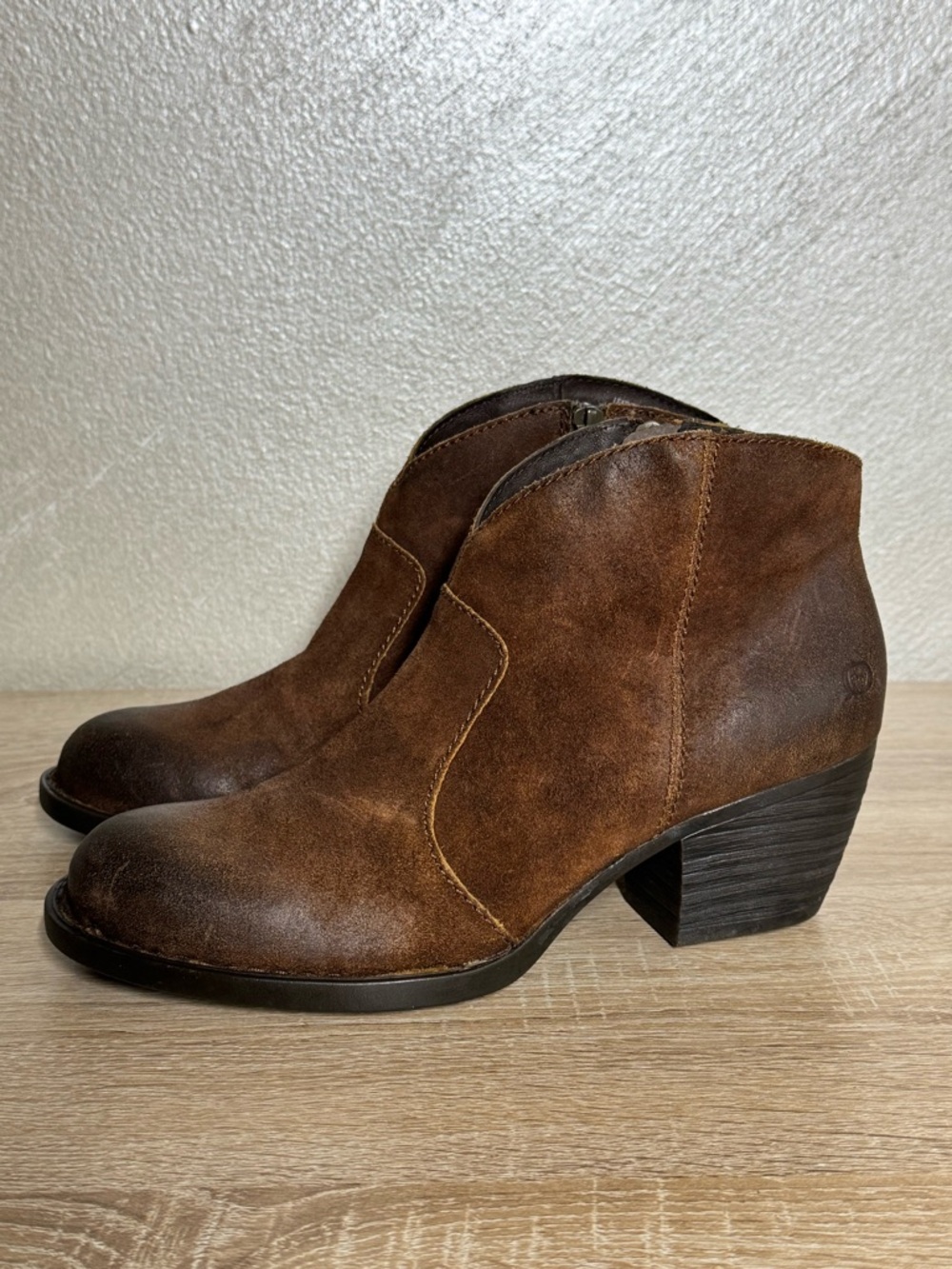 Born Michel Size 9.5M Distressed Tobacco Brown Leather Western Boho Ankle Boots